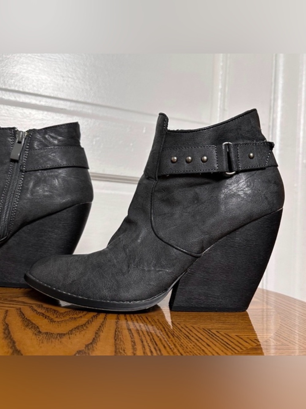 Very Volatile Ankle Boots Block Heel Sz 9 Studded Buckle Strap‎ Zip Closure Gray